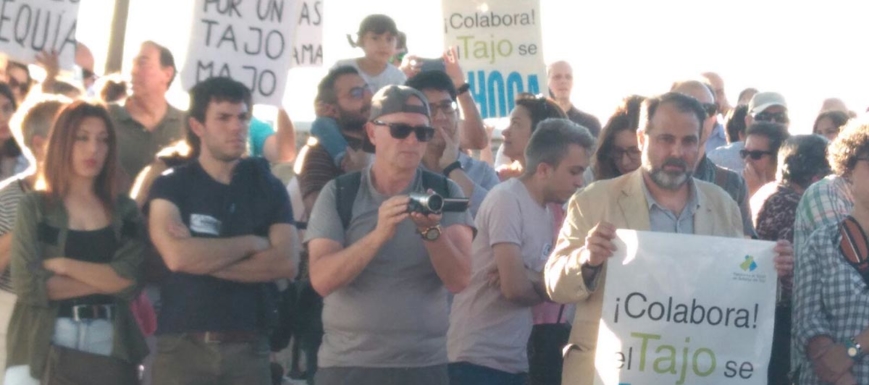 Foto de una concentración de la Plataforma en Defensa del Tajo