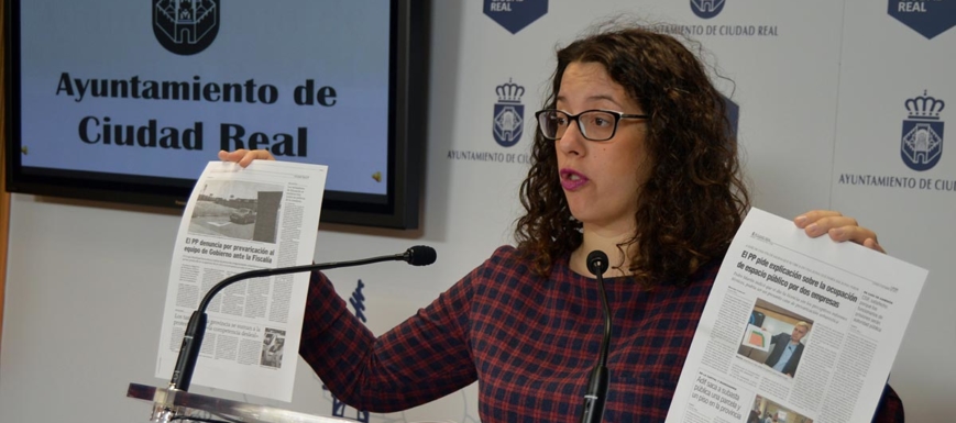 La portavoz del Ayuntamiento de Ciudad Real,Sara Martínez, dando cuenta del archivo de una denuncia del PP