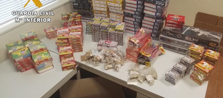 Material ilegal intervenido en una romería de San Pablo de los Montes