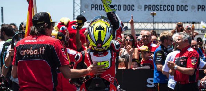 Álvaro Bautista sigue líder en el Mundial de Superbikes