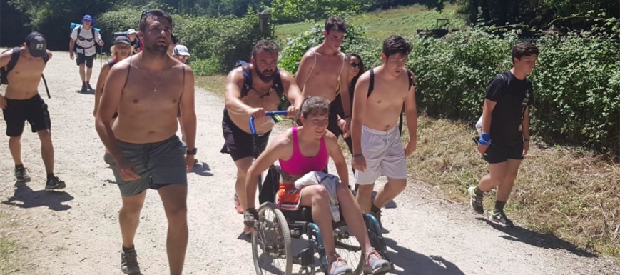 Isabel Fernández, durante el recorrido del tramo final del Camino de Santiago