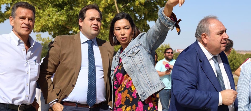 Paco Núñez y Claudia Alonso, durante su visita a las obras del nuevo Hospital de Toledo