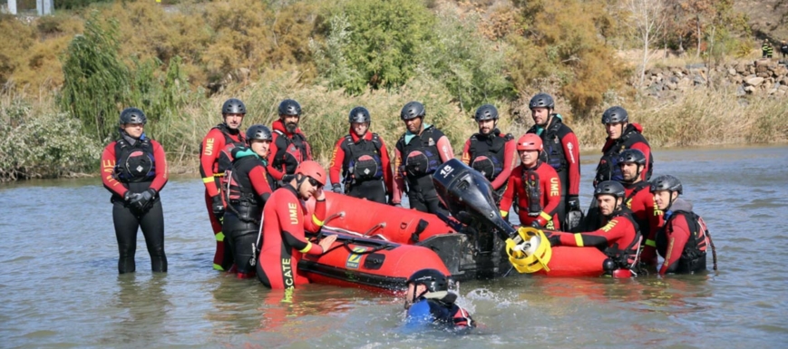 Prácticas de rescate acuático en el Tajo, impartido por la Escuela Militar de Emergencias