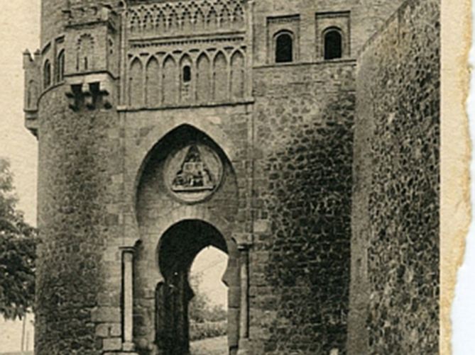Letra A La Puerta De Toledo