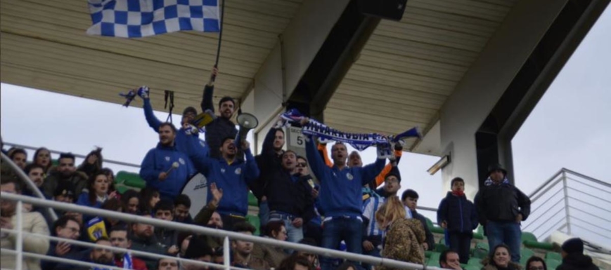 La animosa afición del Formac Villarrubia animando a su equipo en el Arcángel