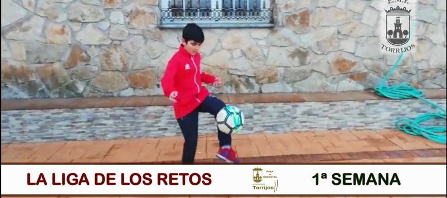 El Ayuntamiento de Torrijos propone retos con el balón a los jóvenes